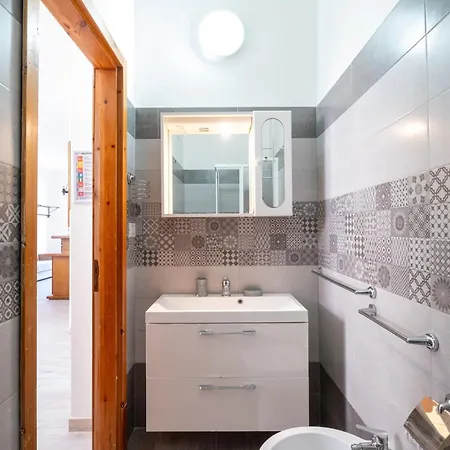 Gaudi - Pedrera * Sant Isidoro (Apulia)