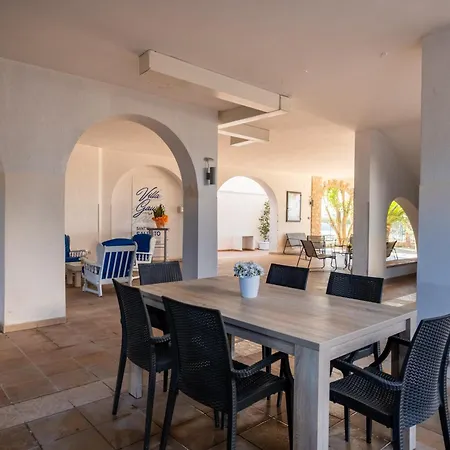 Gaudi - Pedrera * Sant Isidoro (Apulia)