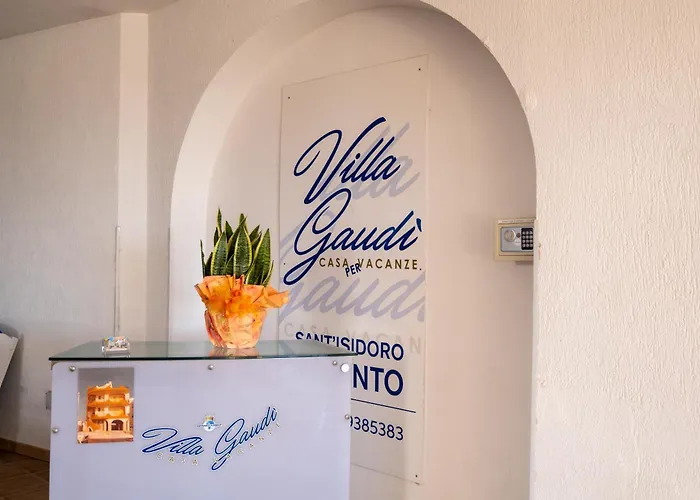 Gaudi - Pedrera Tatil Evi Sant Isidoro (Apulia)